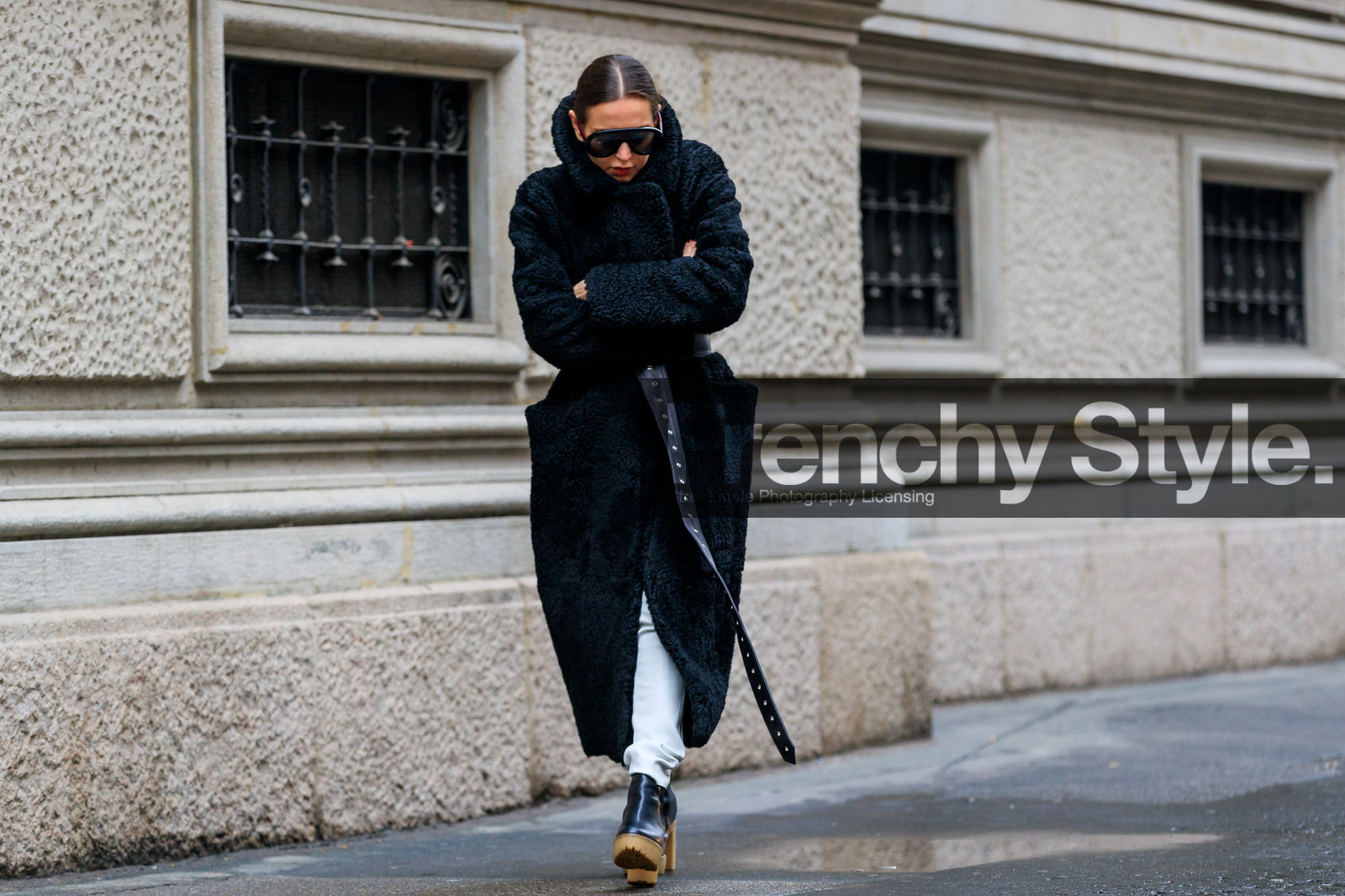 black belt, black fur coat, black shoes, high heels, leather shoes, sunglasses, trousers, fashion week, frenchystyle, FW, jonathan paciullo, street style, MFW, MILAN, AUTUMN WINTER 2018-2019, FALL WINTER 2018-2019, FW 18-19, horizontal, atmosphere details, full length