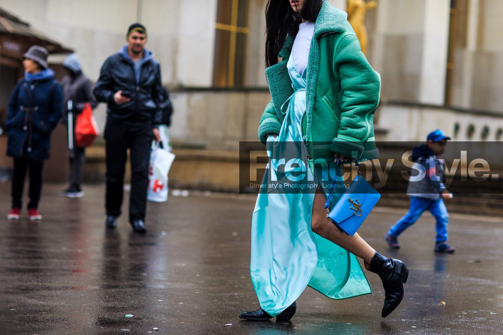 atmosphere details, AUTUMN WINTER 2016-2017, AW 16-17, black boots, blue bag, blue dress, detail, FALL WINTER 2016-2017, fashion week, frenchystyle, FW, FW 16-17, gilda ambrosio, green jacket, horizontal, jonathan paciullo, jw anderson, leather bag, leather boots, leather jacket, leather perfecto, long dress, mint, PARIS, PFW, shearling, street style, turquoise