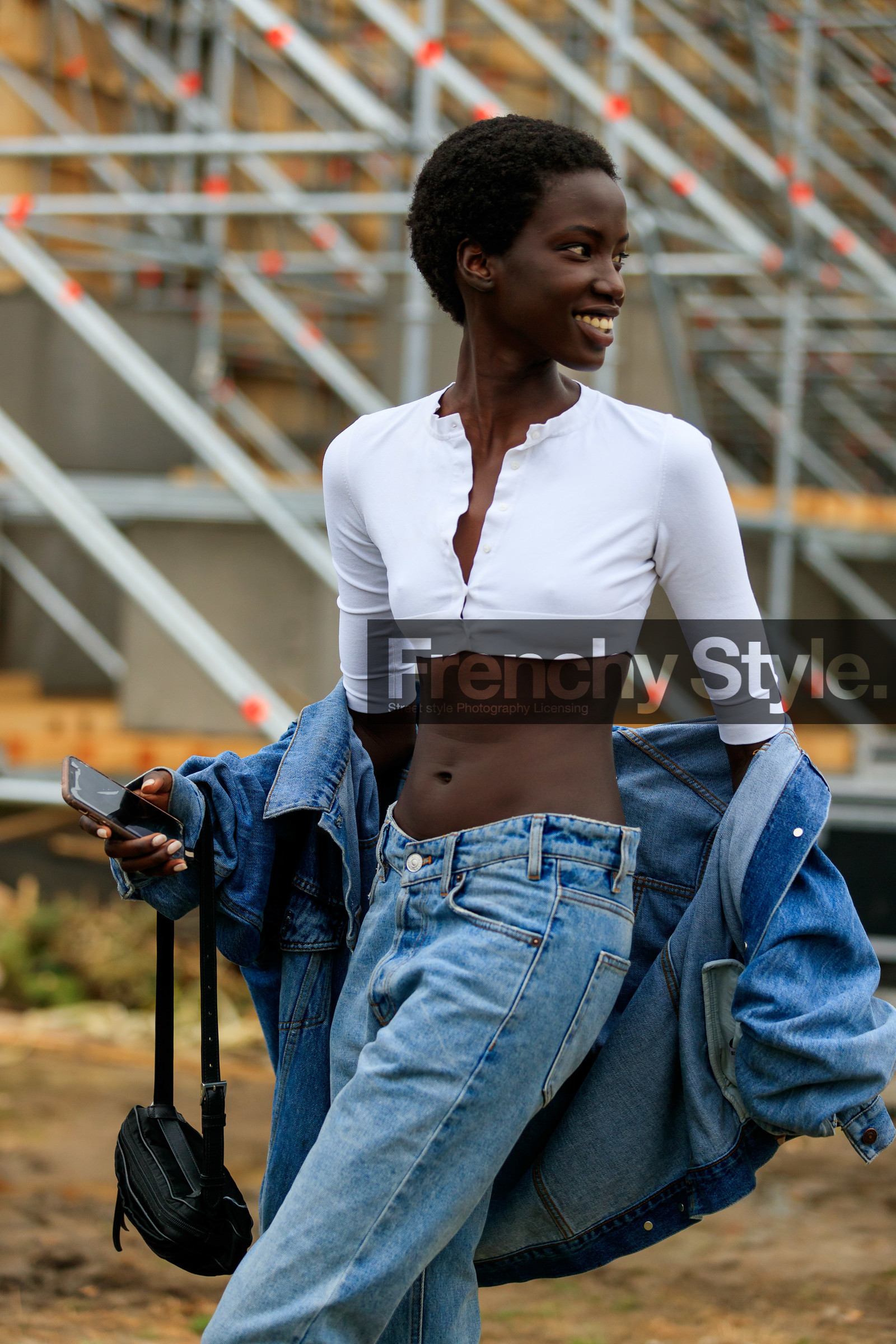 model, white top, long sleeves top, cropped top, denim, denim jacket, oversize jacket, light blue jacket, light blue jeans, fashion week, frenchystyle, FW, jonathan paciullo, street style, SPRING SUMMER 2020, SS 20, PFW, PARIS, vertical, atmosphere details, detail