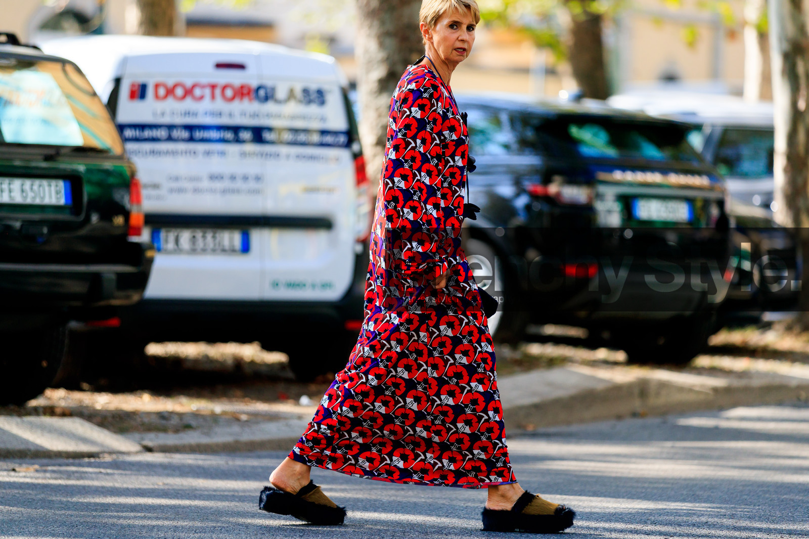 black shoes, brown shoes, fur shoes, graphic dress, leather shoes, printed dress, red dress, short hair, street style, jonathan paciullo, FW, frenchystyle, fashion week, MFW, MILAN, SPRING SUMMER 2019, SS 19, atmosphere details, horizontal, detail