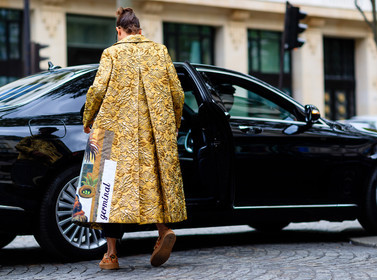 atmosphere details, back detail, brocard, denim pants, fashion week, frenchystyle, full length, FW, giovanna battaglia, gold coat, horizontal, jeans, jonathan paciullo, leather shoes, orange sneakers, PARIS, PFW, printed coat, puma, shiny coat, SPRING SUMMER 2017, SS 17, street style, trousers