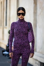 bicolor, black sunglasses, flower, flower print, Gilda Ambrosio, jacquard, monochrome, oversize sunglasses, pink bag, pink jumpsuit, prada bag, prada look, print, printed jumpsuit, print, color, sunglasses, fashion week, frenchystyle, FW, jonathan paciullo, street style, SPRING SUMMER 2022, SS 22, MFW, MILAN, vertical, atmosphere details