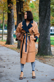 bottega veneta bag, bottega veneta look, bottega veneta coat, bottega veneta belt, bottega veneta shoes, camel leather coat, oversize coat, belted coat, black leather belt, brown leather clutch, brown leather bag, plaited bag, plaited leather bag, black leather shoes, squared toed shoes, openwork shoes, ankle bracelet, black legging, white legging, technical fabric pants, fashion week, frenchystyle, FW, jonathan paciullo, street style, SPRING SUMMER 2020, SS 20, PFW, PARIS, vertical, full length