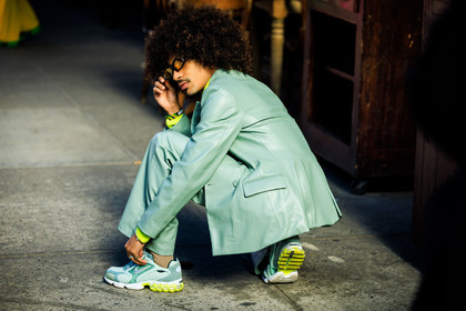 turquoise leather suit, nike turquoise sneakers, sun glasses, fashion week, frenchystyle, FW, jonathan paciullo, street style, NYFW, NEW YORK, AUTUMN WINTER 2022-2023, FALL WINTER 2022_2023, FW 22-23, atmosphere details, horizontal