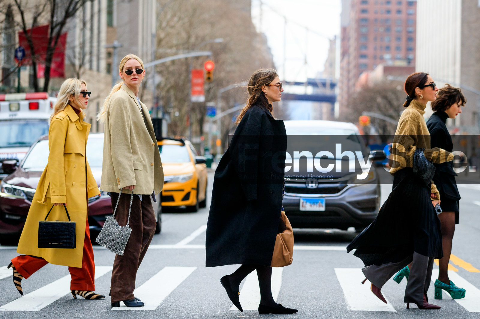 alyssa coscarelli, jen wonders, geraldine boublil, light beige jacket, suede jacket, brown leather pants, animal skin pants, black leather boots, margiela boots, camel toe margiela boots, high heels boots, metal bag, metalic bag, paco rabanne bag, black coat, black tights, black suede shoes, fashion week, frenchystyle, FW, jonathan paciullo, street style, NYFW, NEW YORK, AUTUMN WINTER 2020-2021, FALL WINTER 2020-2021, FW 20-21, horizontal, atmosphere details, full length
