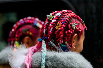 Ami and Aya Suzuki, braids, dyed hair, fur jacket, pink hair, street style, jonathan paciullo, frenchystyle, NYFW, NEW YORK, AUTUMN WINTER 2019-2020, AW 19-20, FALL WINTER 2019-2020, FW 19-20, FW, fashion week, atmosphere details, horizontal, detail