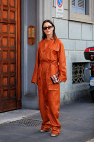 futurist shape sunglasses, leather jumpsuit, camel jumpsuit, long sleeves jumpsuit, zipped jumpsuit, multi pocket jumpsuit, animal skin bag, animal skin clutch, striped bag, fashion week, frenchystyle, FW, jonathan paciullo, street style, vertical, full length, MFW, MILAN, SPRING SUMMER 2020, SS 20
