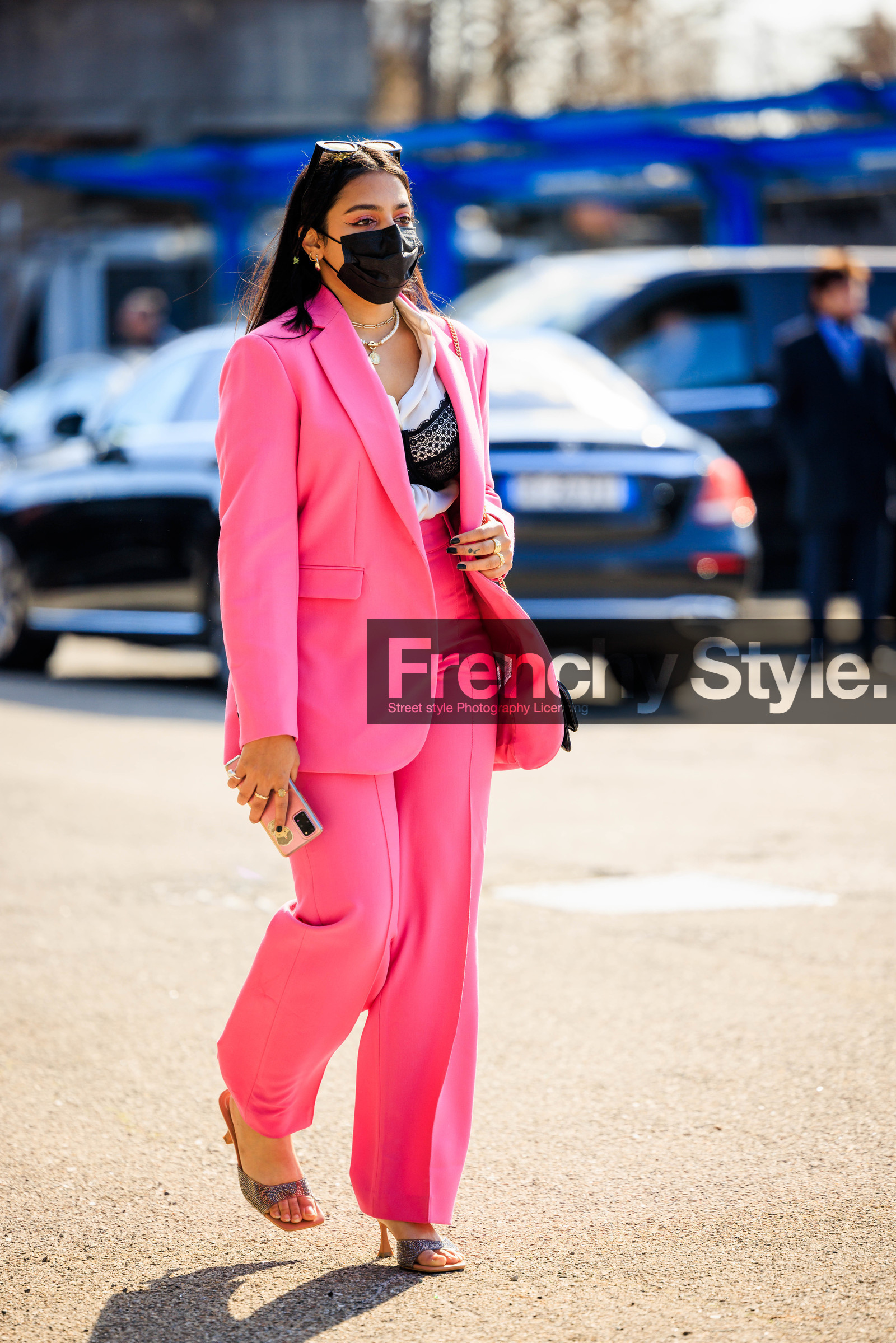 pink suit, pink blazer, pink pants, black bra, white shirt, black mask, sunglasses, sparkling sandals, pink look, fashion week, frenchystyle, FW, jonathan paciullo, street style, vertical, full length