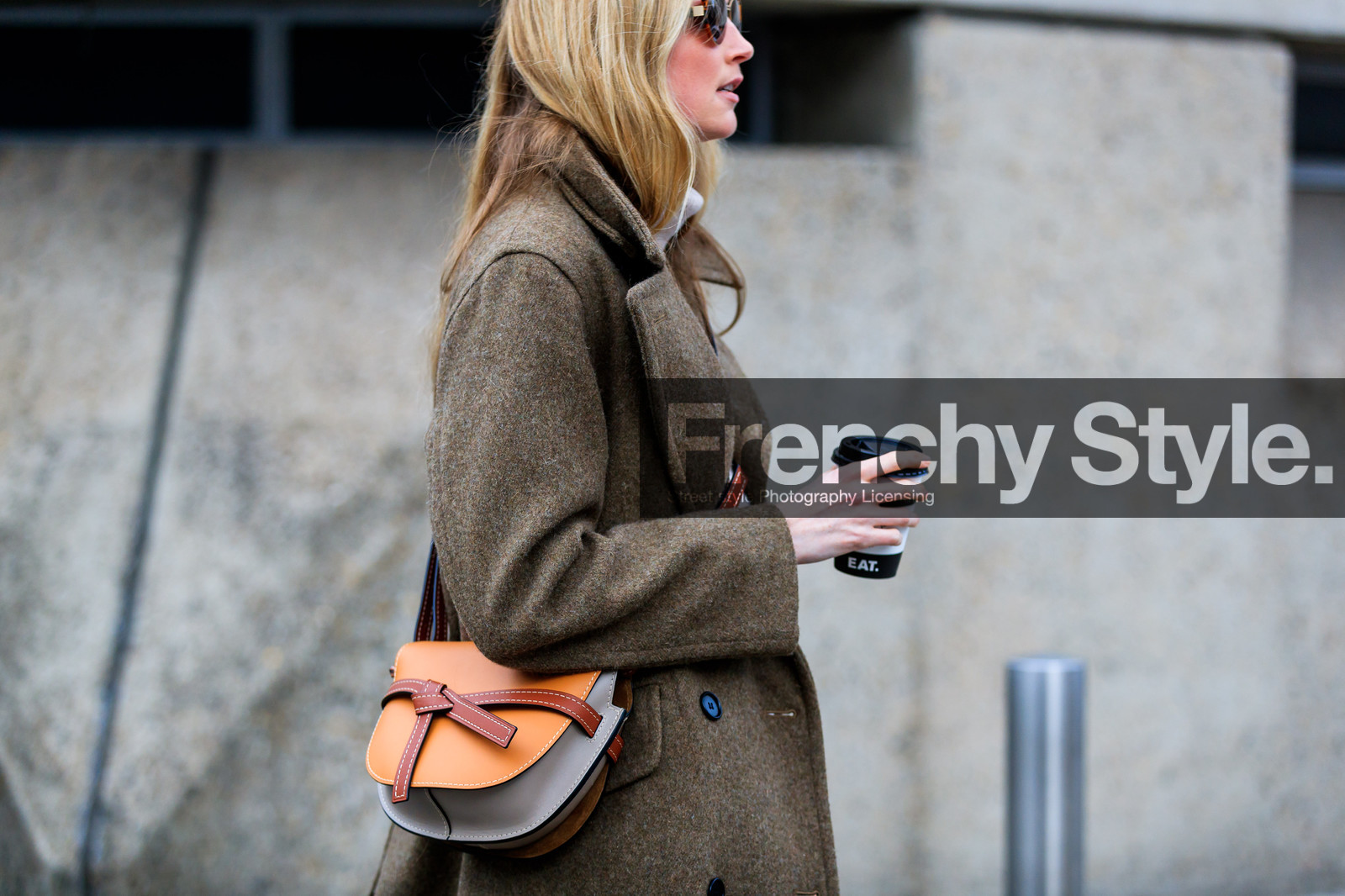 brown bag, brown coat, leather bag, loewe, street style, jonathan paciullo, FW, frenchystyle, fashion week, LFW, LONDON, AUTUMN WINTER 2018-2019, AW 18-19, FALL WINTER 2018-2019, FW 18-19, horizontal, atmosphere details, detail