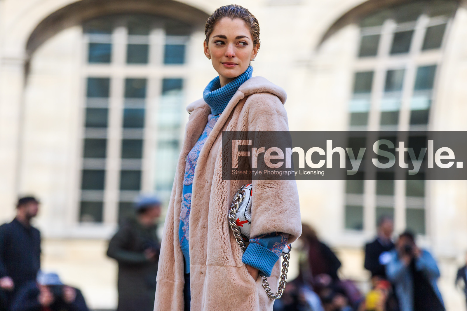 atmosphere details, AUTUMN WINTER 2016-2017, AW 16-17, blue sweater, detail, embroidered sweater, FALL WINTER 2016-2017, fashion week, frenchystyle, fur coat, FW, FW 16-17, horizontal, iphone, jonathan paciullo, leather bag, PARIS, PFW, pink coat, pink fur, prada, sofia sanchez de betak, street style, turtleneck sweater, white bag
