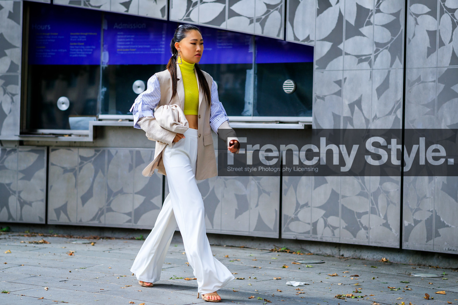 beige bag, beige jacket, blue shirt, bottega veneta, earrings, graphic shirt, jaime xie, leather bag, ponytail, printed shirt, sleeveless, striped shirt, trousers, white bag, white pants, yellow sweater, street style, jonathan paciullo, FW, frenchystyle, fashion week, NEW YORK, NYFW, SPRING SUMMER 2020, SS 20, horizontal, atmosphere details, full length