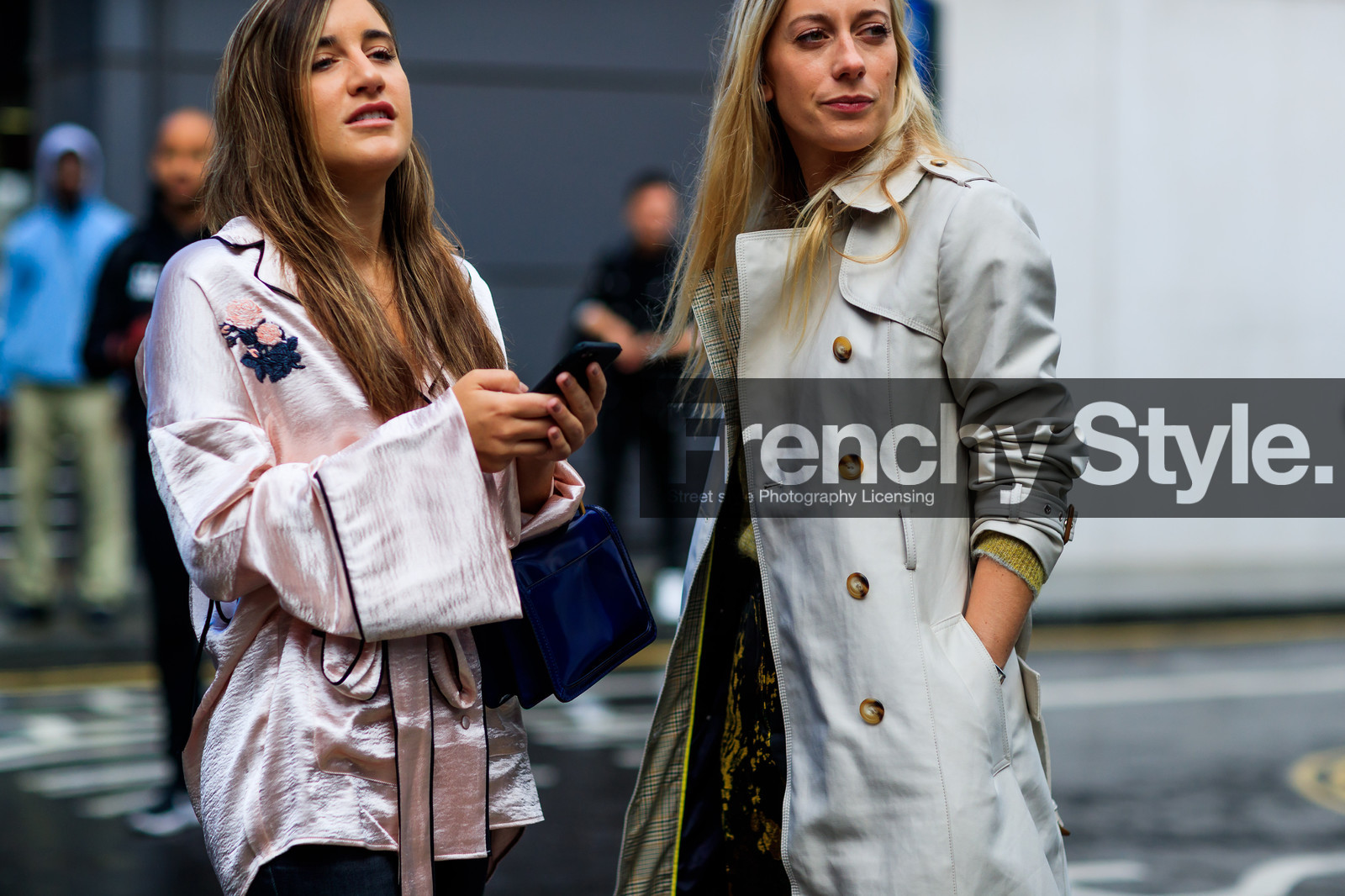 atmosphere details, beige coat, black bag, detail, fashion week, frenchystyle, FW, horizontal, jonathan paciullo, leather bag, LFW, LONDON, pajamas, pink shirt, printed shirt, SPRING SUMMER 2018, SS 18, street style, trench coat