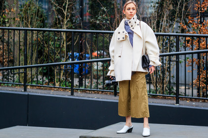 atmosphere details, AUTUMN WINTER 2017-2018, AW 17-18, black bag, blue shirt, brown pants, FALL WINTER 2017-2018, fashion week, frenchystyle, full length, FW, FW 17-18, graphic top, horizontal, jonathan paciullo, leather bag, leather shoes, LFW, LONDON, printed shirt, street style, striped top, trousers, white jacket, white shoes, wide pants