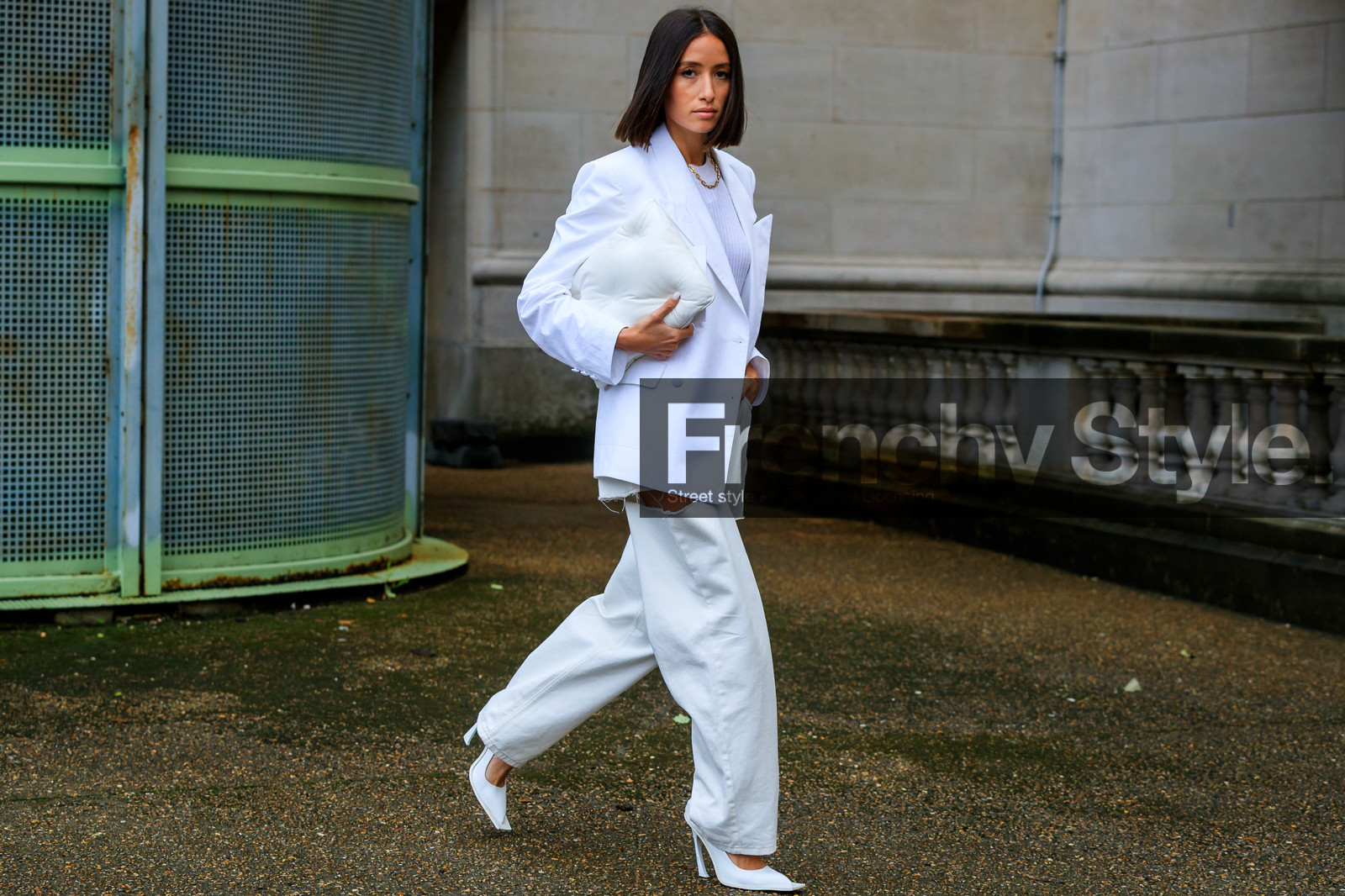 alexandra guerain, white total look, white jacket, white jeans, white pullover, white leather bag, white leather shoes, quilted bag, margiela bag, used jeans, oversize jacket, margiela pants, fashion week, frenchystyle, FW, jonathan paciullo, street style, SPRING SUMMER 2020, SS 20, PFW, PARIS, horizontal, atmosphere details, full length