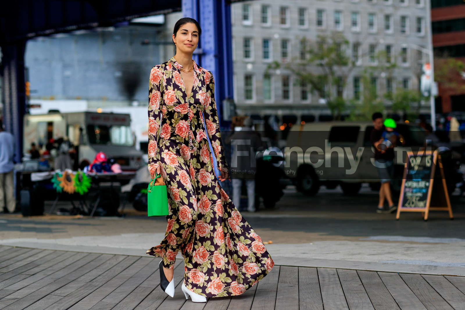 black and white shoes, black shoes, caroline issa, floral, flowers, graphic dress, green bag, high heels, leather bag, leather shoes, multicolor dress, necklace, printed dress, white shoes, street style, jonathan paciullo, FW, frenchystyle, fashion week, NEW YORK, NYFW, SPRING SUMMER 2020, SS 20, horizontal, atmosphere details, full length