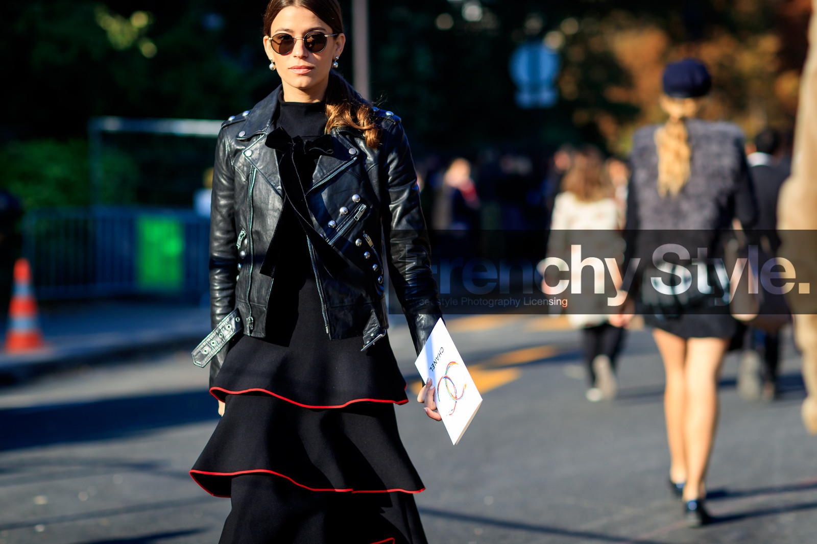 amanda weiner, atmosphere details, black dress, black jacket, black perfecto, chanel, detail, fashion week, frenchystyle, FW, horizontal, jonathan paciullo, leather jacket, leather perfecto, PARIS, PFW, SPRING SUMMER 2017, SS 17, street style, sunglasses