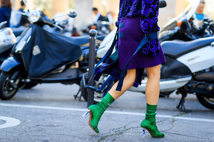 atmosphere details, back detail, detail, fashion week, frenchystyle, FW, glitter, green boots, high heels, horizontal, jonathan paciullo, leather shoes, PARIS, PFW, purple shirt, purple skirt, sacai, shiny shoes, SPRING SUMMER 2017, SS 17, street style, vêtements