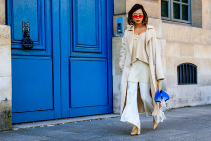 beige boots, beige coat, beige top, blue bag, high heels, leather bag, leather shoes, sunglasses, trousers, white pant, street style, jonathan paciullo, FW, frenchystyle, fashion week, PFW, PARIS, AUTUMN WINTER 2018-2019, FALL WINTER 2018-2019, FW 18-19, horizontal, atmosphere details, full length, aimee song