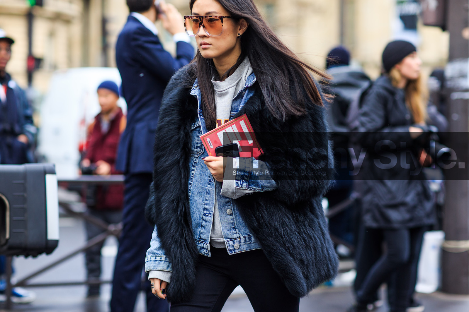 atmosphere details, AUTUMN WINTER 2016-2017, AW 16-17, black fur, black jacket, blue denim, denim jacket, detail, FALL WINTER 2016-2017, fashion week, frenchystyle, fur jacket, FW, FW 16-17, grey sweater, horizontal, jonathan paciullo, PARIS, PFW, street style, sunglasses