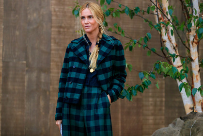 blanca miro scrimieri, checked jacket, checked pants, checked suits, green jacket, green pants, green suits, black jacket, black pants, black suits, black shirt, dior total look, fashion week, frenchystyle, FW, jonathan paciullo, street style, SPRING SUMMER 2020, SS 20, PFW, PARIS, horizontal, atmosphere details, detail