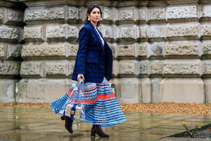 black shoes, blazer, blue jacket, blue skirt, brown boots, graphic bag, graphic jacket, graphic skirt, high heels, leather bag, leather shoes, printed bag, printed jacket, printed skirt, transparent bag, street style, jonathan paciullo, FW, frenchystyle, fashion week, LFW, LONDON, AUTUMN WINTER 2018-2019, AW 18-19, FALL WINTER 2018-2019, FW 18-19, horizontal, atmosphere details, full length, deborah reyner sebag
