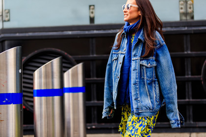 blue denim, blue scarf, denim jacket, floral, flowers, graphic skirt, printed skirt, sunglasses, yellow skirt, street style, jonathan paciullo, FW, frenchystyle, fashion week, LFW, LONDON, AUTUMN WINTER 2018-2019, AW 18-19, FALL WINTER 2018-2019, FW 18-19, horizontal, atmosphere details, detail, elizabeth von der goltz