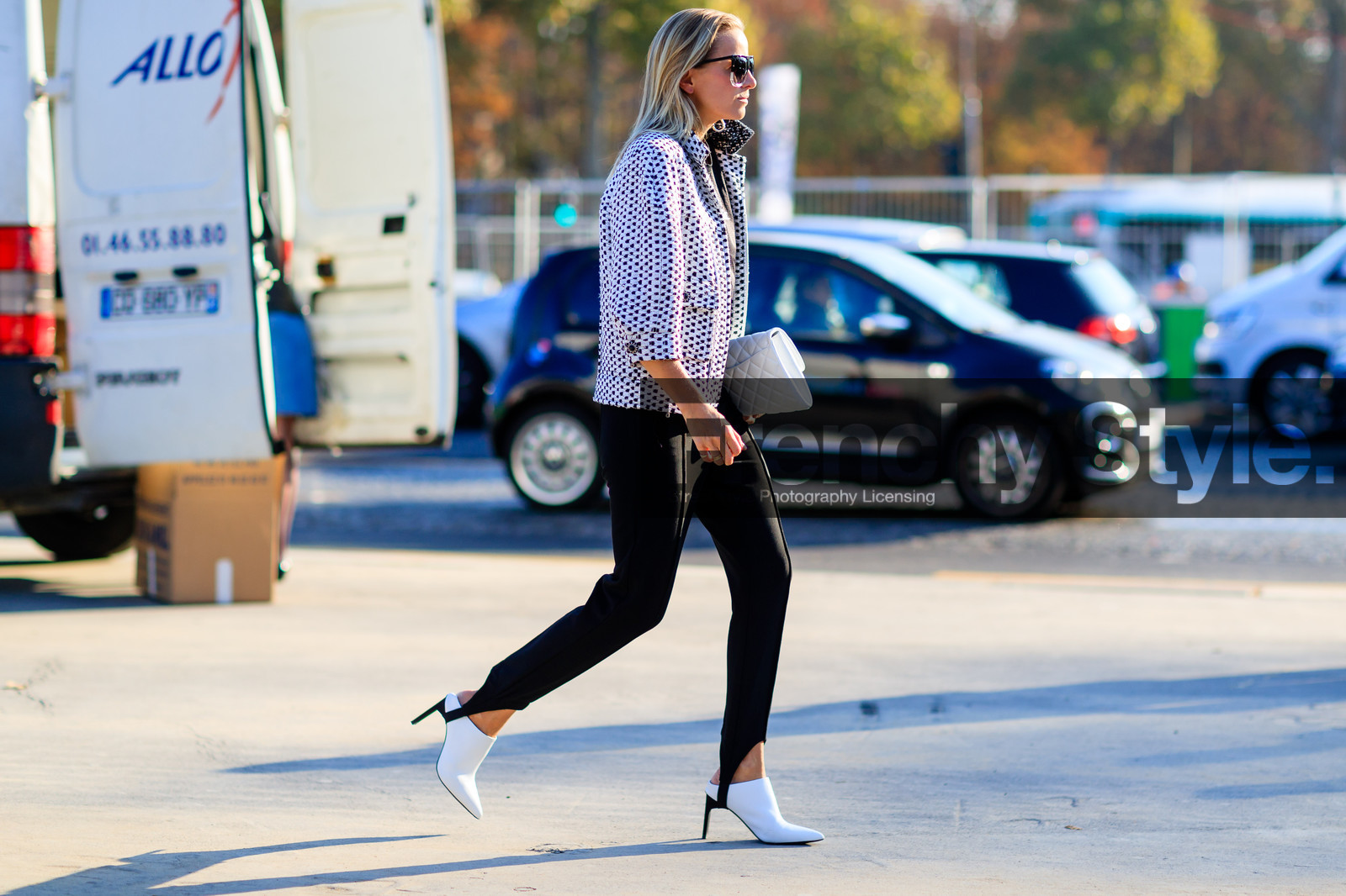 atmosphere details, black and white, black pants, celine aagaard, fashion week, frenchystyle, full length, FW, high heels, horizontal, jonathan paciullo, leather bag, leather shoes, PARIS, PFW, printed jacket, SPRING SUMMER 2017, SS 17, stir pants, street style, sunglasses, supreme, trousers, white bag, white jacket, white shoes