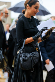 geraldine boublil, black total look, black pullover, black leather bag, black leather belt, black leather skirt, pleated skirt, embroidered bag, dior bag, dior belt, dior pullover, dior saddle bag, dior skirt, dior total look, fashion week, frenchystyle, FW, jonathan paciullo, street style, SPRING SUMMER 2020, SS 20, PFW, PARIS, vertical, atmosphere details, detail