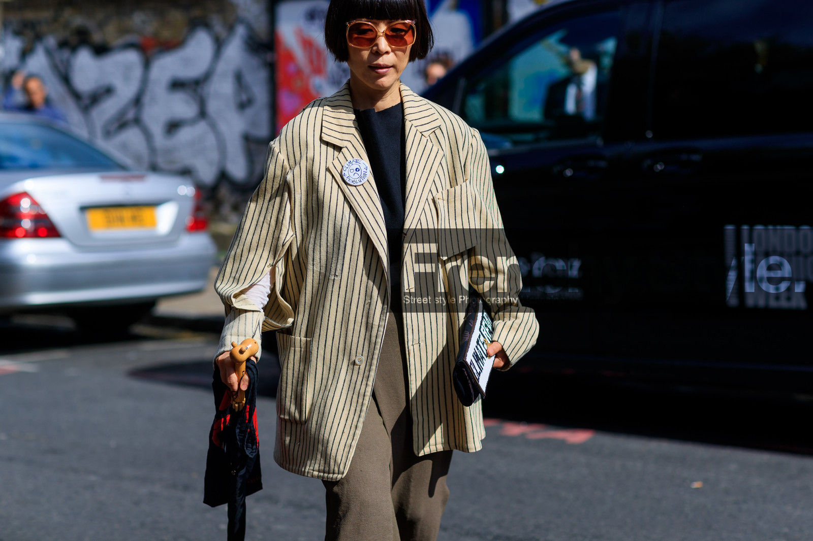 atmosphere details, beige jacket, black bag, blazer, brown pants, detail, embroidered bag, fashion week, frenchystyle, fun sunglasses, FW, graphic jacket, horizontal, jonathan paciullo, leather bag, LFW, LONDON, printed jacket, short hair, SPRING SUMMER 2018, SS 18, street style, striped jacket