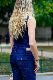 veronika heilbrunner, denim, denim total look, denim shirt, blue jeans, sleeveless shirt, chloe pants, chloe shirt, chloe look, close up detail, back details, fashion week, frenchystyle, FW, jonathan paciullo, street style, SPRING SUMMER 2020, SS 20, PFW, PARIS, vertical, atmosphere details, detail