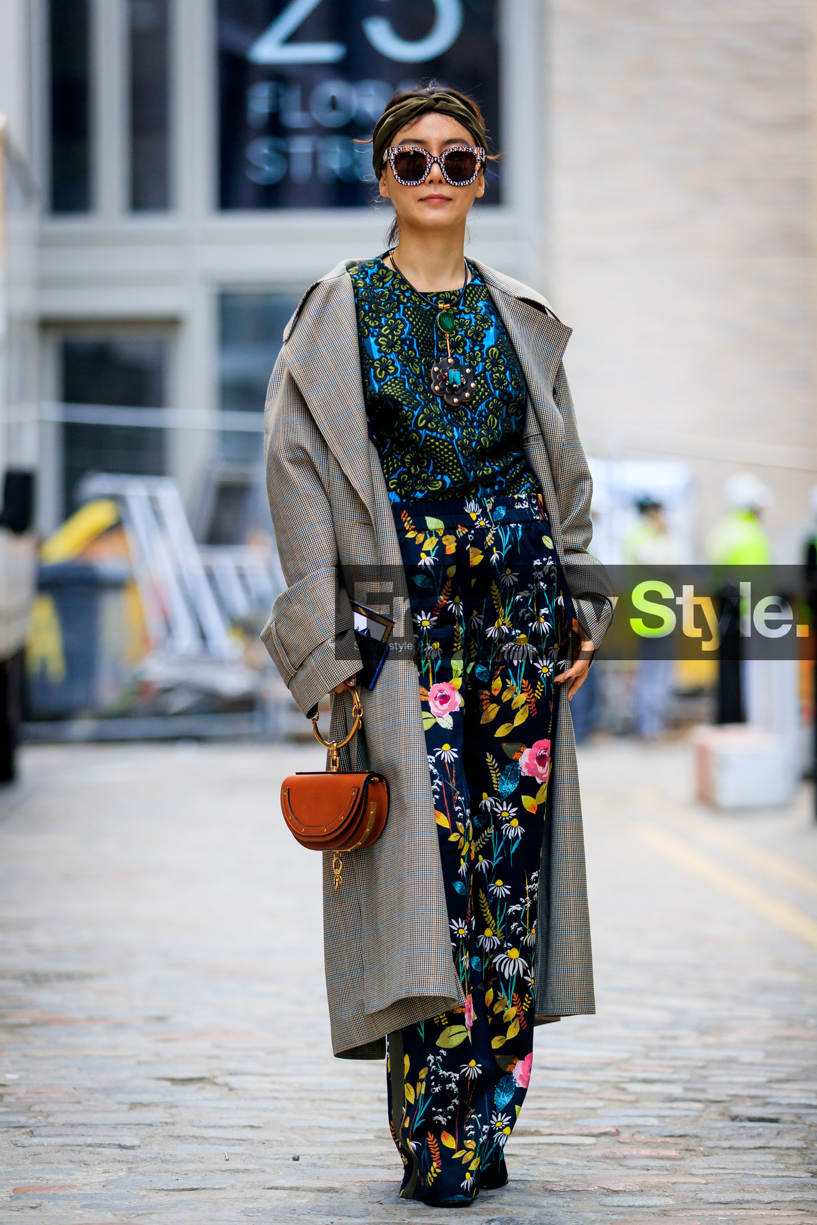 brown bag, chloé, floral, flowers, graphic pants, graphic shirt, green shirt, grey coat, headband, leather bag, marni, multicolor pants, printed pants, printed shirt, sunglasses, trousers, street style, jonathan paciullo, FW, frenchystyle, fashion week, LFW, LONDON, AUTUMN WINTER 2018-2019, AW 18-19, FALL WINTER 2018-2019, FW 18-19, vertical, full length