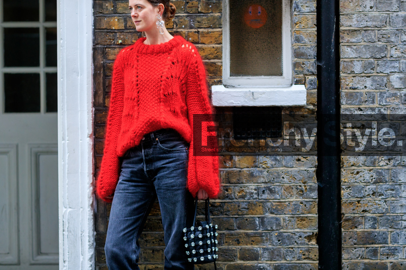 atmosphere details, AUTUMN WINTER 2017-2018, AW 17-18, black bag, black denim, denim pants, detail, FALL WINTER 2017-2018, fashion week, frenchystyle, FW, FW 17-18, horizontal, jeans, jonathan paciullo, leather bag, LFW, LONDON, oversize, red sweater, street style, studs, trousers