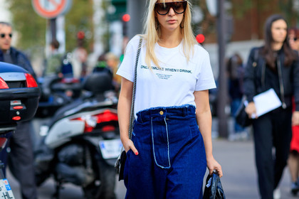 atmosphere details, blue denim, denim pants, detail, fashion week, frenchystyle, FW, horizontal, jeans, jonathan paciullo, kerry pieri, off white, PARIS, PFW, printed t shirt, SPRING SUMMER 2017, SS 17, street style, sunglasses, trousers, white t shirt