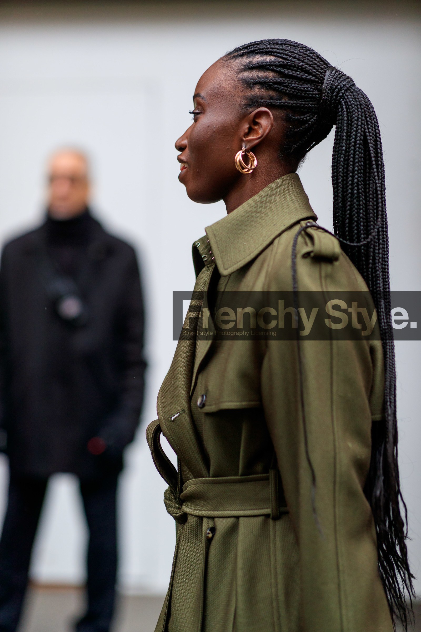 model, kaki trench coat, belted trench coat, plaited hair, hoop earrings, golden earrings, close up detail, fashion week, frenchystyle, FW, jonathan paciullo, street style, NYFW, NEW YORK, AUTUMN WINTER 2020-2021, FALL WINTER 2020-2021, FW 20-21, vertical, detail, atmosphere details