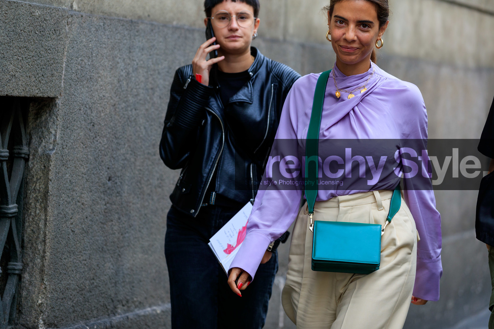 georgia tal, giorgia tal, hoop earrings, golden earrings, lilac blouse, drape blouse, charms necklace, chain necklace, golden necklace, crossbody bag, dark green leather bag, green leather bag, light beige pants, fashion week, frenchystyle, FW, jonathan paciullo, street style, horizontal, atmosphere details, detail, MFW, MILAN, SPRING SUMMER 2020, SS 20
