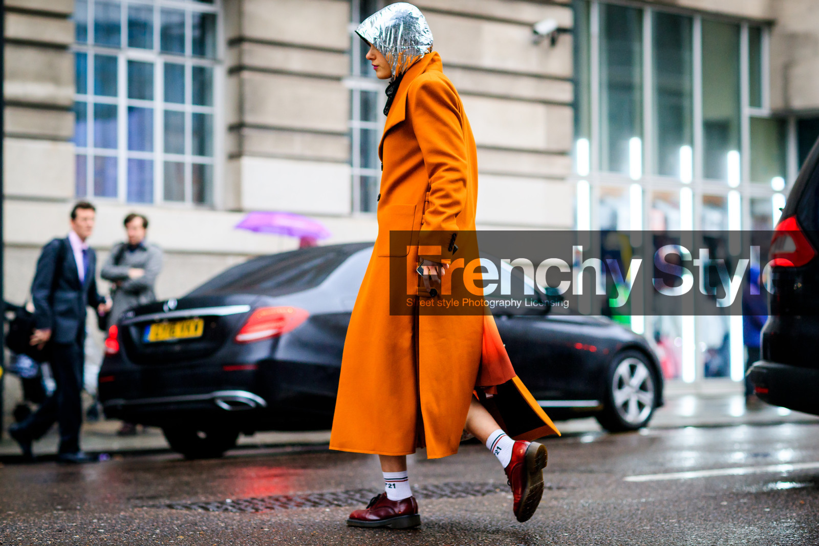 hood, leather shoes, orange coat, red shoes, white socks, street style, jonathan paciullo, FW, frenchystyle, fashion week, LFW, LONDON, AUTUMN WINTER 2018-2019, AW 18-19, FALL WINTER 2018-2019, FW 18-19, horizontal, atmosphere details, full length, Tatiana Cotliar