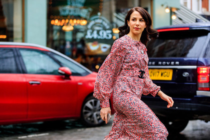 chanel, graphic dress, printed dress, red dress, street style, jonathan paciullo, FW, frenchystyle, fashion week, LFW, LONDON, AUTUMN WINTER 2018-2019, AW 18-19, FALL WINTER 2018-2019, FW 18-19, horizontal, atmosphere details, detail