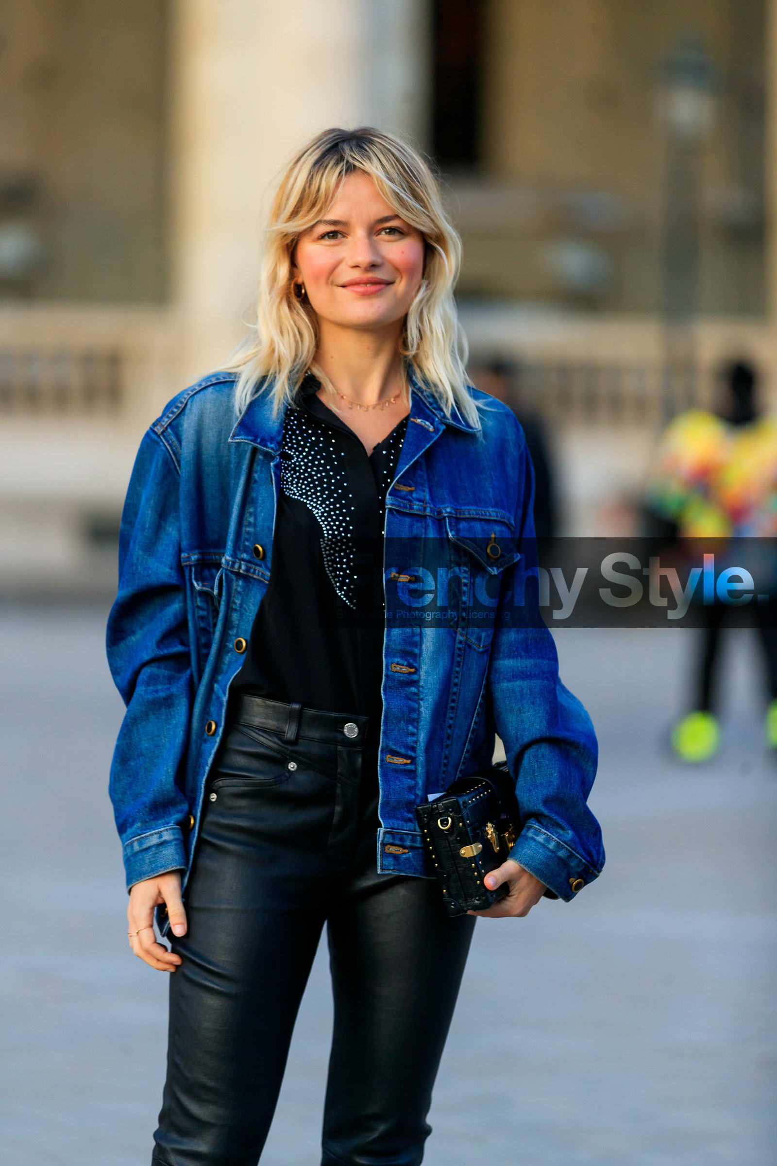 black bag, black pants, black sweater, blue denim, denim jacket, leather bag, leather pants, louis vuitton, sabina socol, trousers, PARIS, PFW, street style, jonathan paciullo, FW, frenchystyle, fashion week, AUTUMN WINTER 2019-2020, AW 19-20, FALL WINTER 2019-2020, FW 19-20, vertical, atmosphere details, detail
