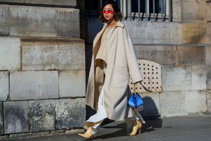 beige coat, beige shoes, beige top, blue bag, high heels, leather bag, leather shoes, sunglasses, trousers, white pants, street style, jonathan paciullo, FW, frenchystyle, fashion week, PFW, PARIS, AUTUMN WINTER 2018-2019, FALL WINTER 2018-2019, FW 18-19, horizontal, atmosphere details, full length, aimee song