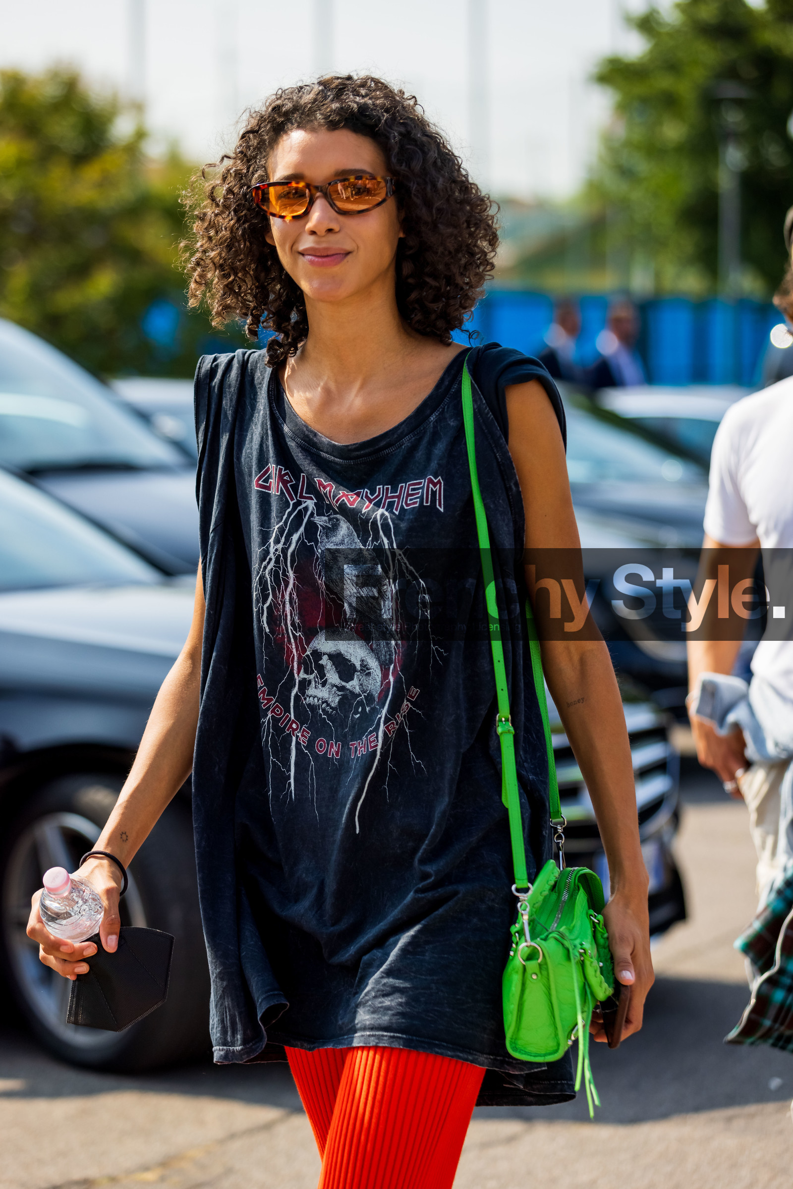 balenciaga bag, black t-shirt, Dilone, facial mask, fluo green, green bag, leather bag, print, printed top, red pants, ribbed pants, rock t-shirt, skull, sunglasses, turtoise sunglasses, vintage t-shirt, fashion week, frenchystyle, FW, jonathan paciullo, street style, MFW, MILAN, SPRING SUMMER 2022, SS 22, vertical, atmosphere details, detail