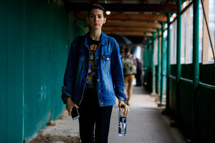 black pants, blue denim, denim jacket, eyeliner, model, printed t shirt, trousers, fashion week, frenchystyle, FW, jonathan paciullo, street style, NEW YORK, NYFW, SPRING SUMMER 2020, SS 20, horizontal, atmosphere details, detail