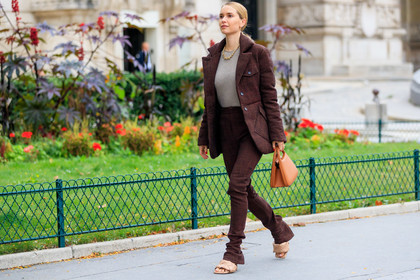 pernille teisbaek, brown coat, brown jacket, brown pants, brown suits, brown down jacket, flare pants, camel leather bag, hand bag, bottega veneta shoes, high heels sandals, plaited sandals, light beige leather sandals, fashion week, frenchystyle, FW, jonathan paciullo, street style, SPRING SUMMER 2020, SS 20, PFW, PARIS, horizontal, atmosphere details, full length
