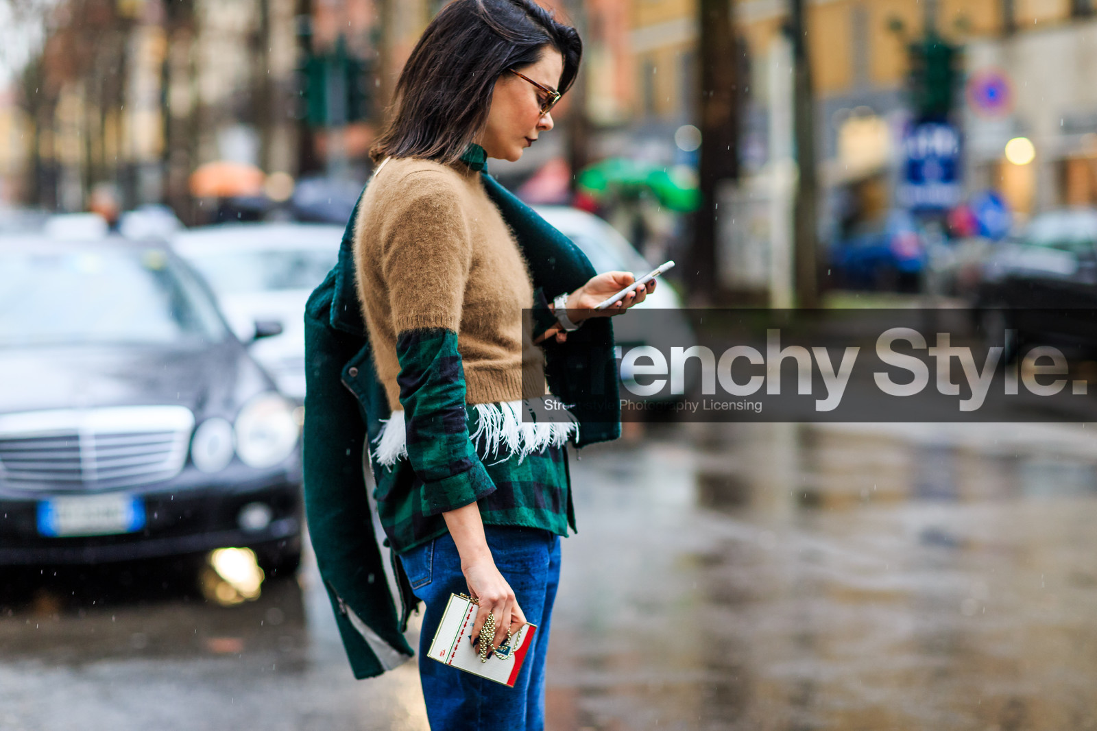atmosphere details, AUTUMN WINTER 2016-2017, AW 16-17, beige knit, beige sweater, blue denim, check shirt, denim pants, detail, FALL WINTER 2016-2017, fashion week, feathers, frenchystyle, FW, FW 16-17, green shirt, horizontal, jeans, jonathan paciullo, LFW, LONDON, MENSWEAR, plaid, street style, sunglasses, trousers