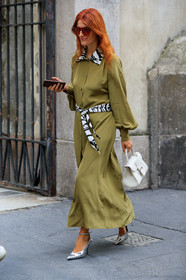 sara moschini, kaki dress, long dress, long sleeves dress, belted dress, animal print dress, button dress, white leather bag, hand bag, silvered buckle bag, silver shoes, high heels shoes, sling back shoes, fashion week, frenchystyle, FW, jonathan paciullo, street style, vertical, full length, MFW, MILAN, SPRING SUMMER 2020, SS 20