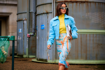 camila coelho, white sunglasses, mirror sunglasses, futurist shape sunglasses, yellow pullover, zipped pullover, turtleneck pullover, light blue jacket, woolen jacket, light blue skirt, mid long skirt, fringe skirt, tight skirt, orange skirt, white skirt, white leather clutch, margiela bag, feather details skirt, margiela sunglasses, fashion week, frenchystyle, FW, jonathan paciullo, street style, SPRING SUMMER 2020, SS 20, PFW, PARIS, horizontal, atmosphere details, detail
