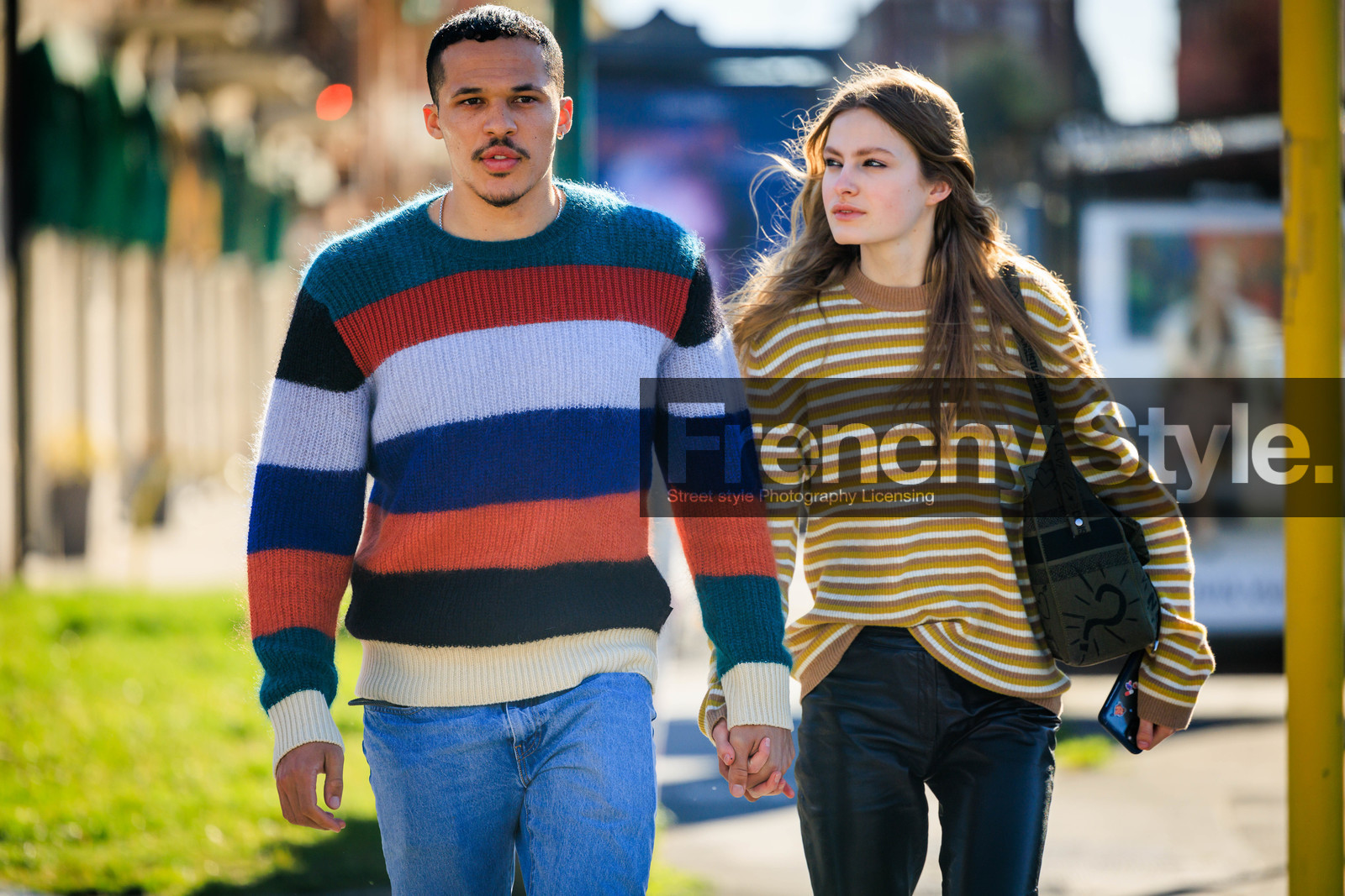 stripes jumper, couple, yellos mustard jumper, multicolor jumper, knitwear, jeans, classic denim, leather pants, black pants, dark green handbag, fashion week, frenchystyle, FW, jonathan paciullo, street style, atmosphere details, horizontal