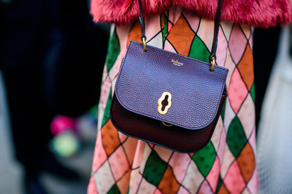 bordeaux, burgundy, checked, graphic skirt, leather bag, plaid, printed skirt, red bag, street style, jonathan paciullo, FW, frenchystyle, fashion week, LFW, LONDON, AUTUMN WINTER 2018-2019, AW 18-19, FALL WINTER 2018-2019, FW 18-19, horizontal, atmosphere details, detail