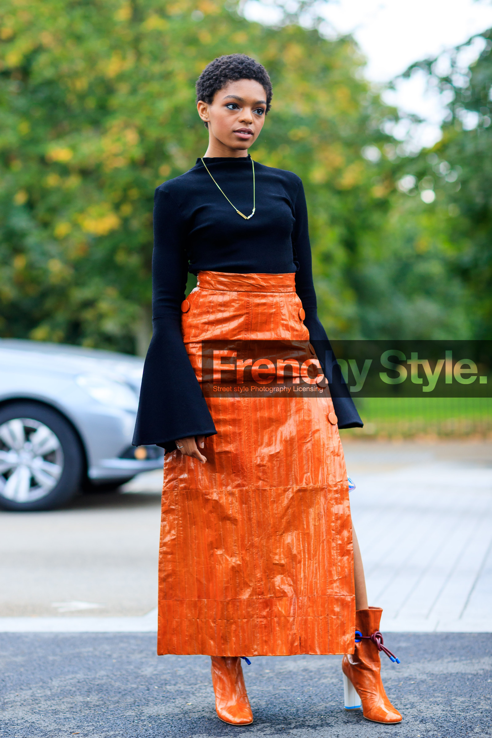 black sweater, fashion week, frenchystyle, full length, FW, high heels, jonathan paciullo, leather shoes, LFW, LONDON, necklace, orange shoes, orange skirt, selah marley, SPRING SUMMER 2018, SS 18, street style, vertical