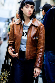 devon ross, brown leather jacket, zipped jacket, navy blue pants, striped pants, grey pullover, numbers printed pullover, printed pullover, black bag, velvet bag, shopping bag, tote bag, embroidered bag, sequins bag, golden bag, letter embroidered bag, fashion week, frenchystyle, FW, jonathan paciullo, street style, PFW, PARIS, SPRING SUMMER 2021, SS 21, vertical, atmosphere details, detail, model