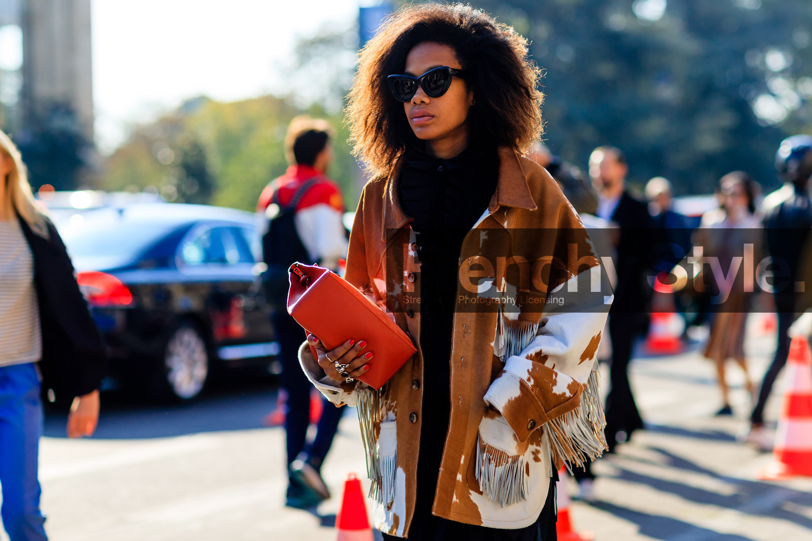 atmosphere details, brown jacket, cow skin, detail, fashion week, frenchystyle, fringes, FW, horizontal, jan-michael quammie, jonathan paciullo, leather bag, leather jacket, PARIS, PFW, printed jacket, red bag, SPRING SUMMER 2017, SS 17, street style, sunglasses